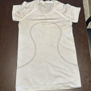 Black and white lululemon shirt size 6